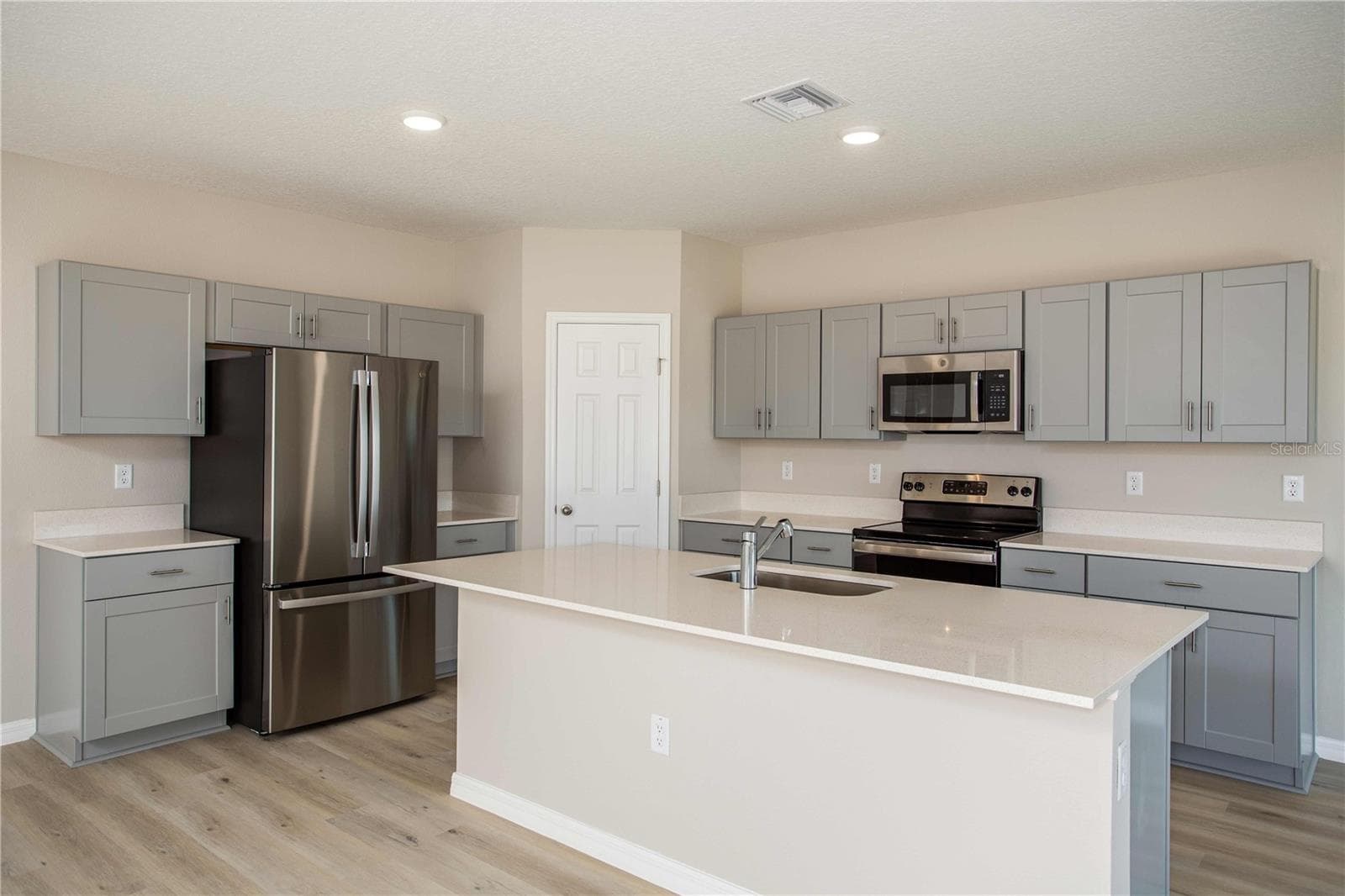 Single Family Residence at 1704 VANILLA ST, HAINES CITY, photo 2 of 28