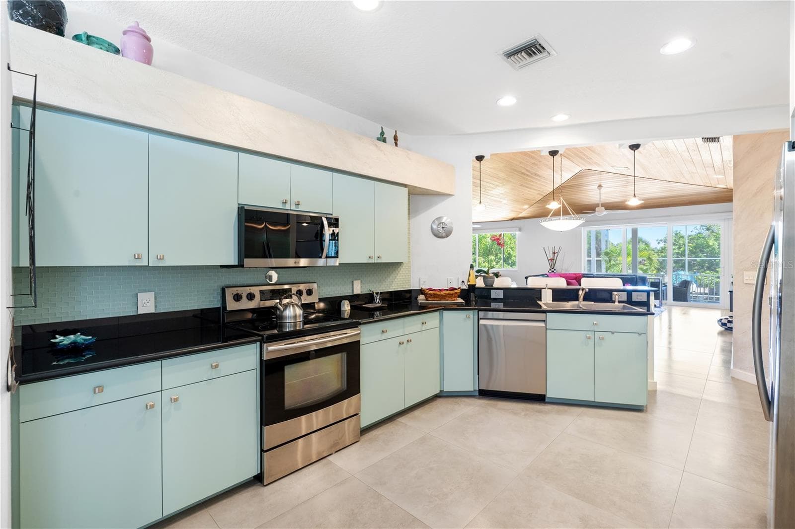 Single Family Residence at 412 TREASURE BOAT WAY, SARASOTA, photo 16 of 84