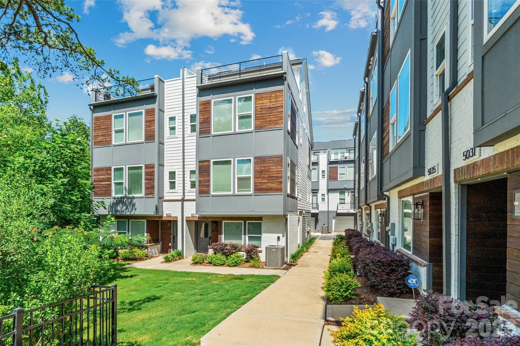 End unit townhouse - Charlotte
