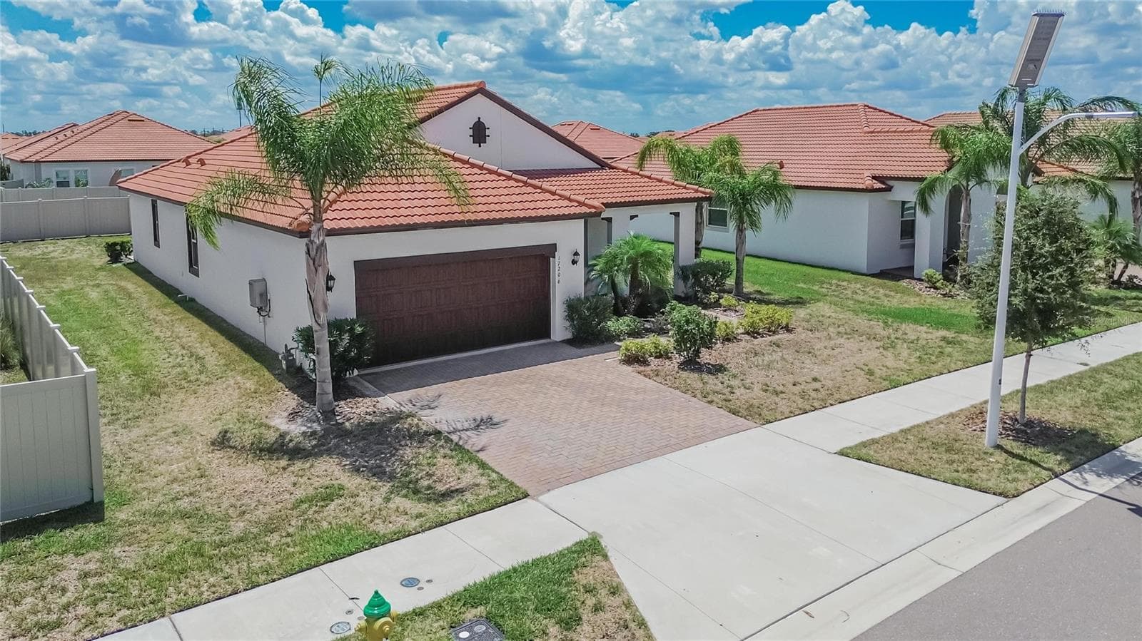 Single Family Residence at 17206 STAR BANKS ST, WIMAUMA, photo 2 of 47