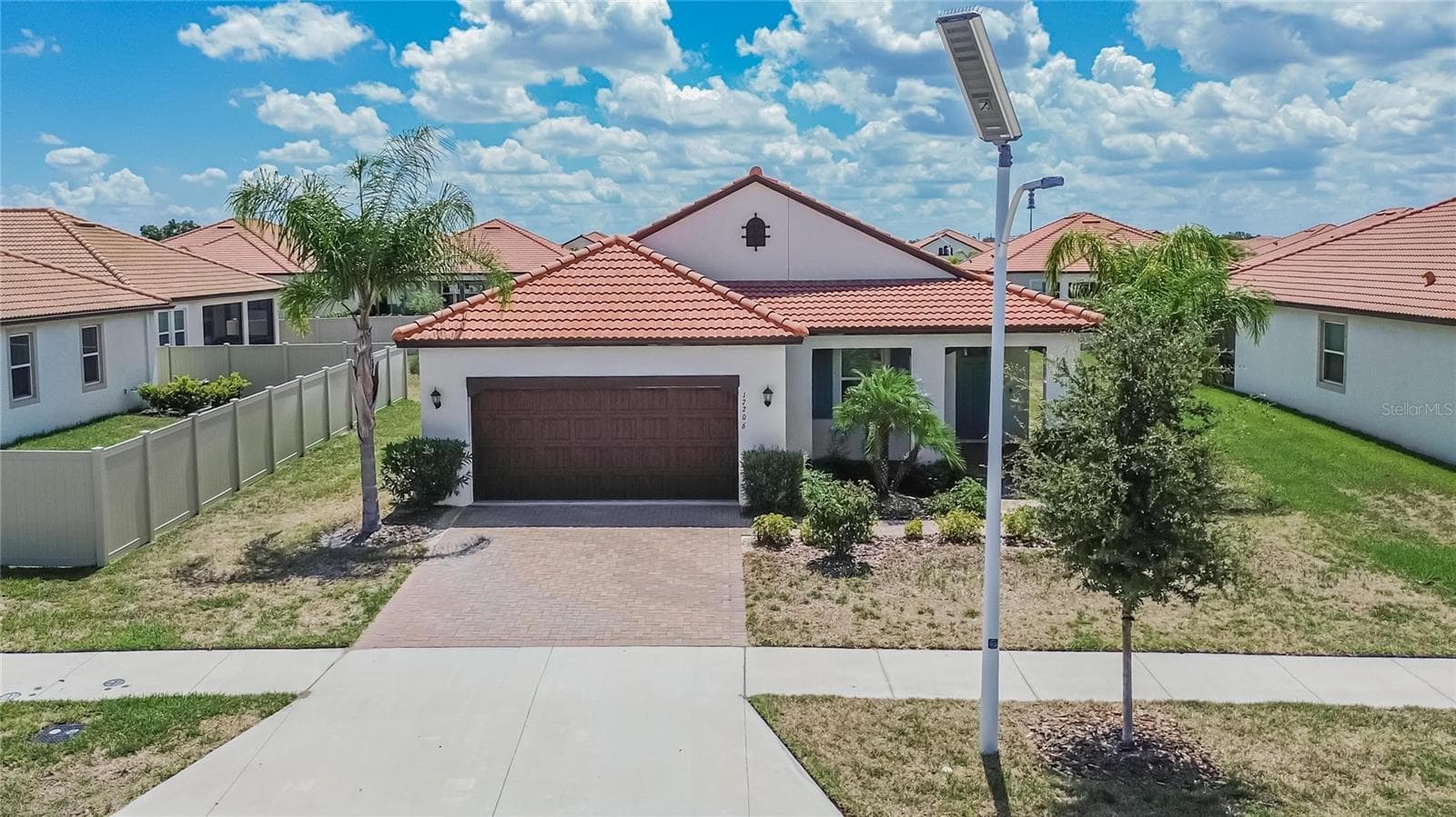 Single Family Residence at 17206 STAR BANKS ST, WIMAUMA, photo 4 of 47