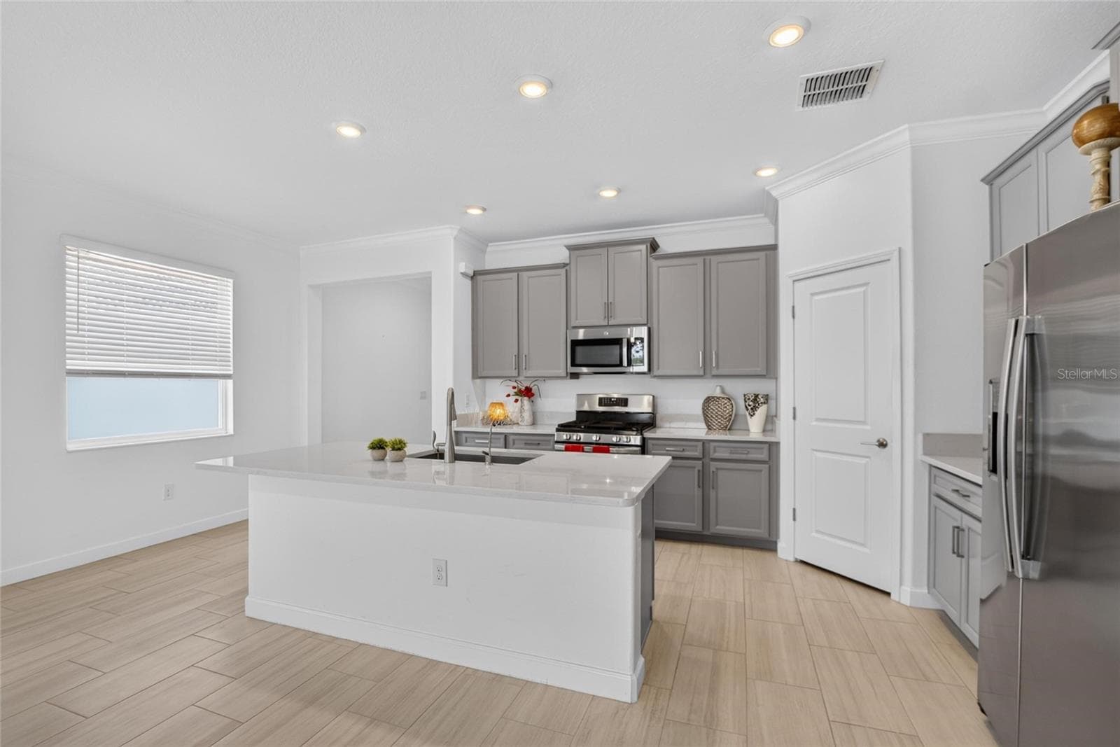 Single Family Residence at 17206 STAR BANKS ST, WIMAUMA, photo 11 of 47