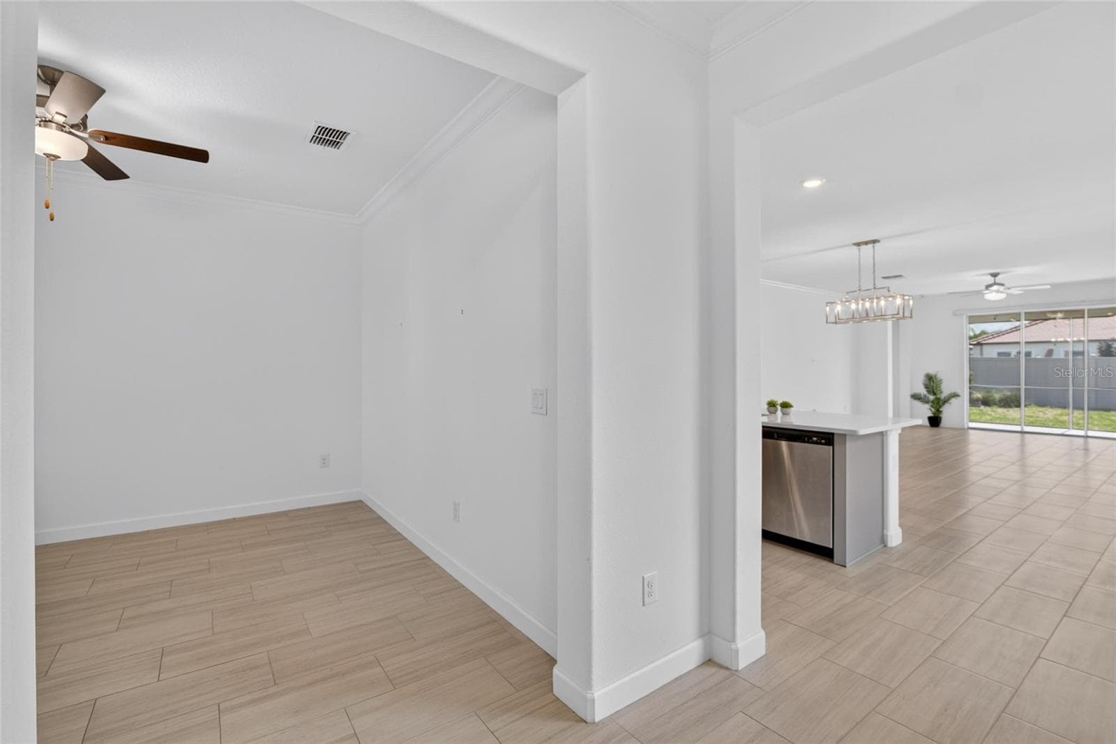 Single Family Residence at 17206 STAR BANKS ST, WIMAUMA, photo 10 of 47