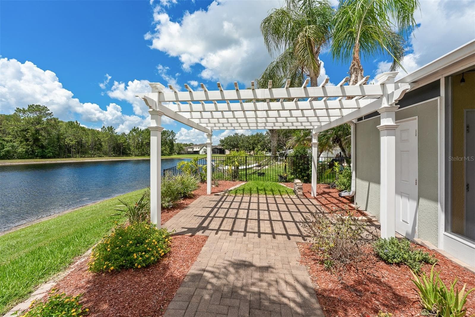 Single Family Residence at 1465 BALSAM WILLOW TRL, ORLANDO, photo 3 of 57