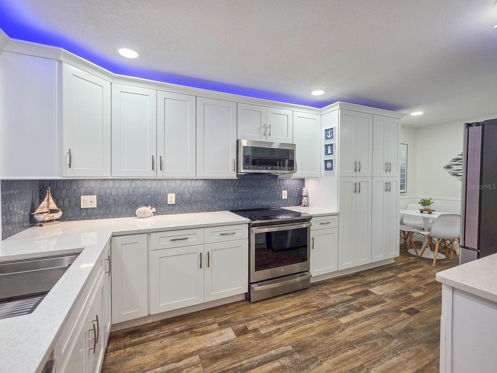 Dimmable recessed lighting with many color options - 100 SEA PINES CIR, DAYTONA BEACH