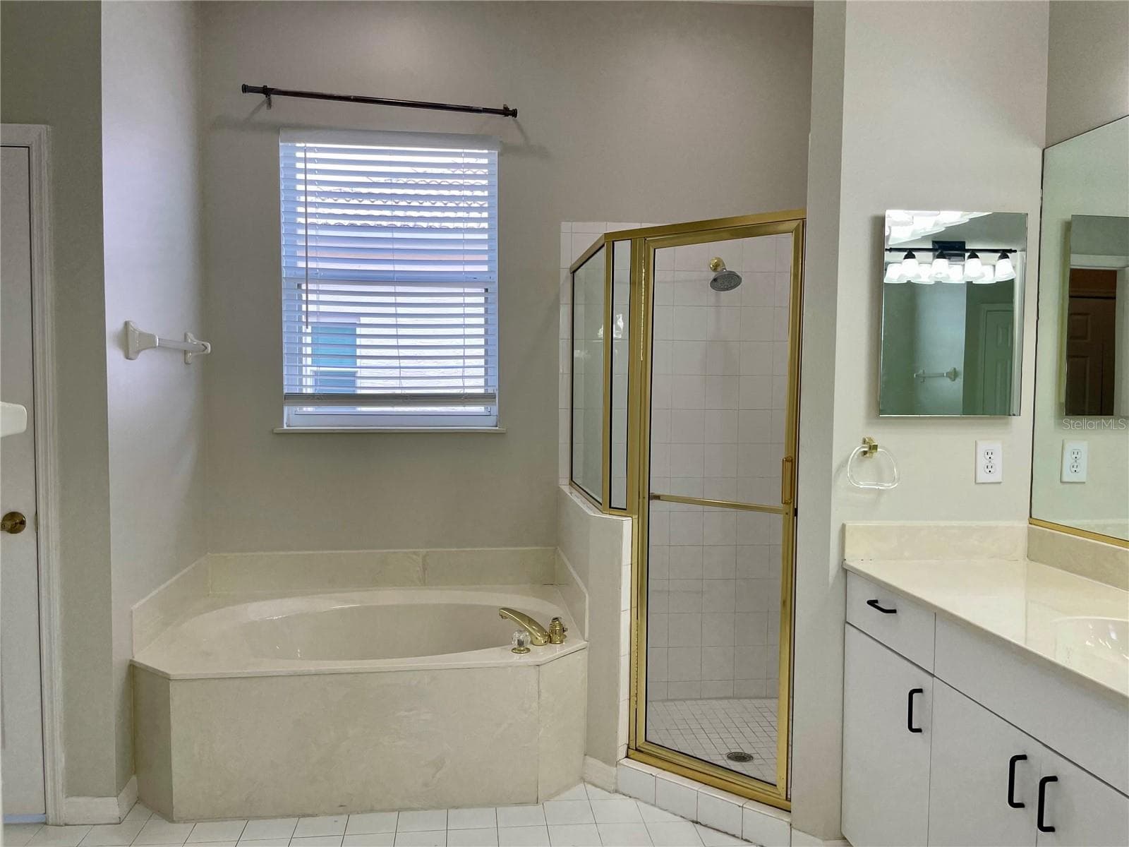 Primary bathroom - 6813 WINSLOW ST, SARASOTA