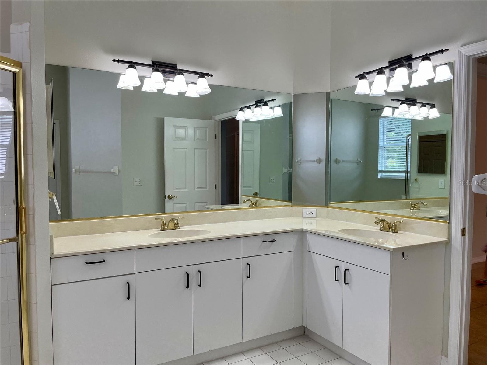 Primary bathroom - 6813 WINSLOW ST, SARASOTA