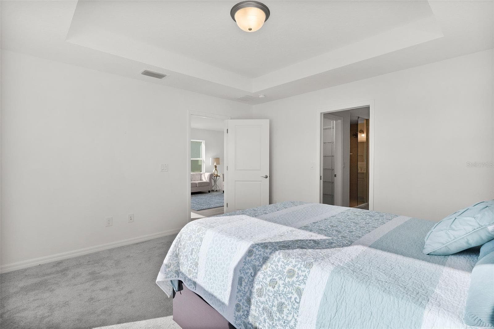 Primary Bedroom into Primary Bath - 1363 DARREN DR, THE VILLAGES