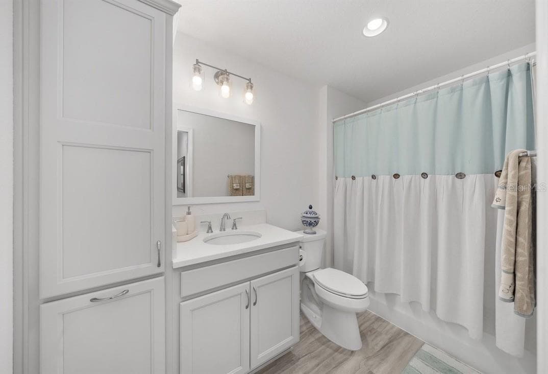 Guest Bath - 1363 DARREN DR, THE VILLAGES