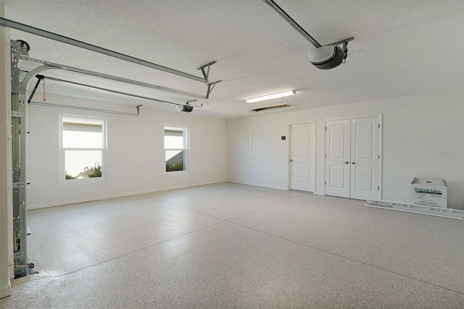 Garage - 1363 DARREN DR, THE VILLAGES