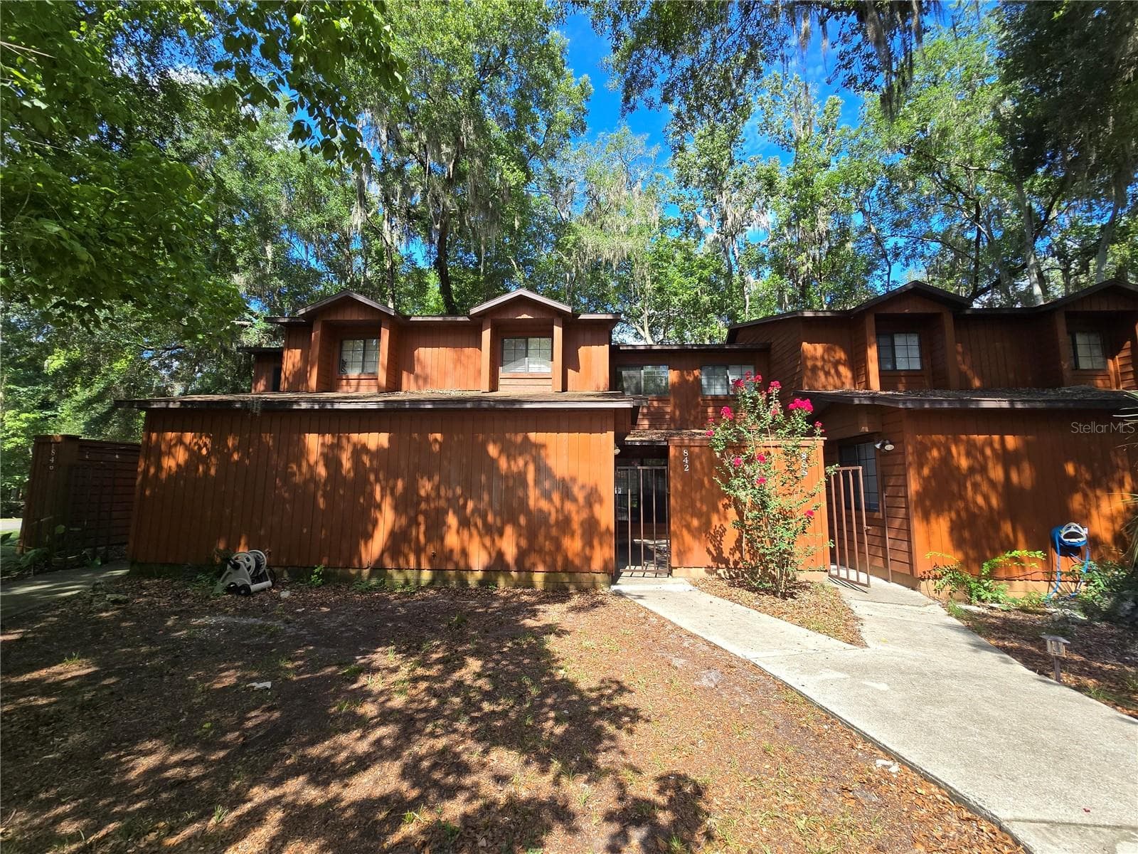 842 SW 55TH TER