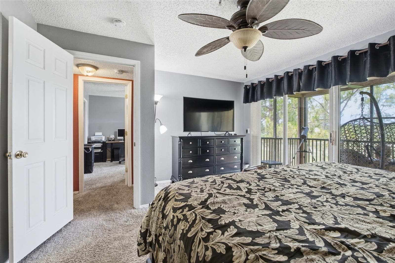 Primary bedroom - 2nd floor - 2400 FEATHER SOUND DR #313, CLEARWATER