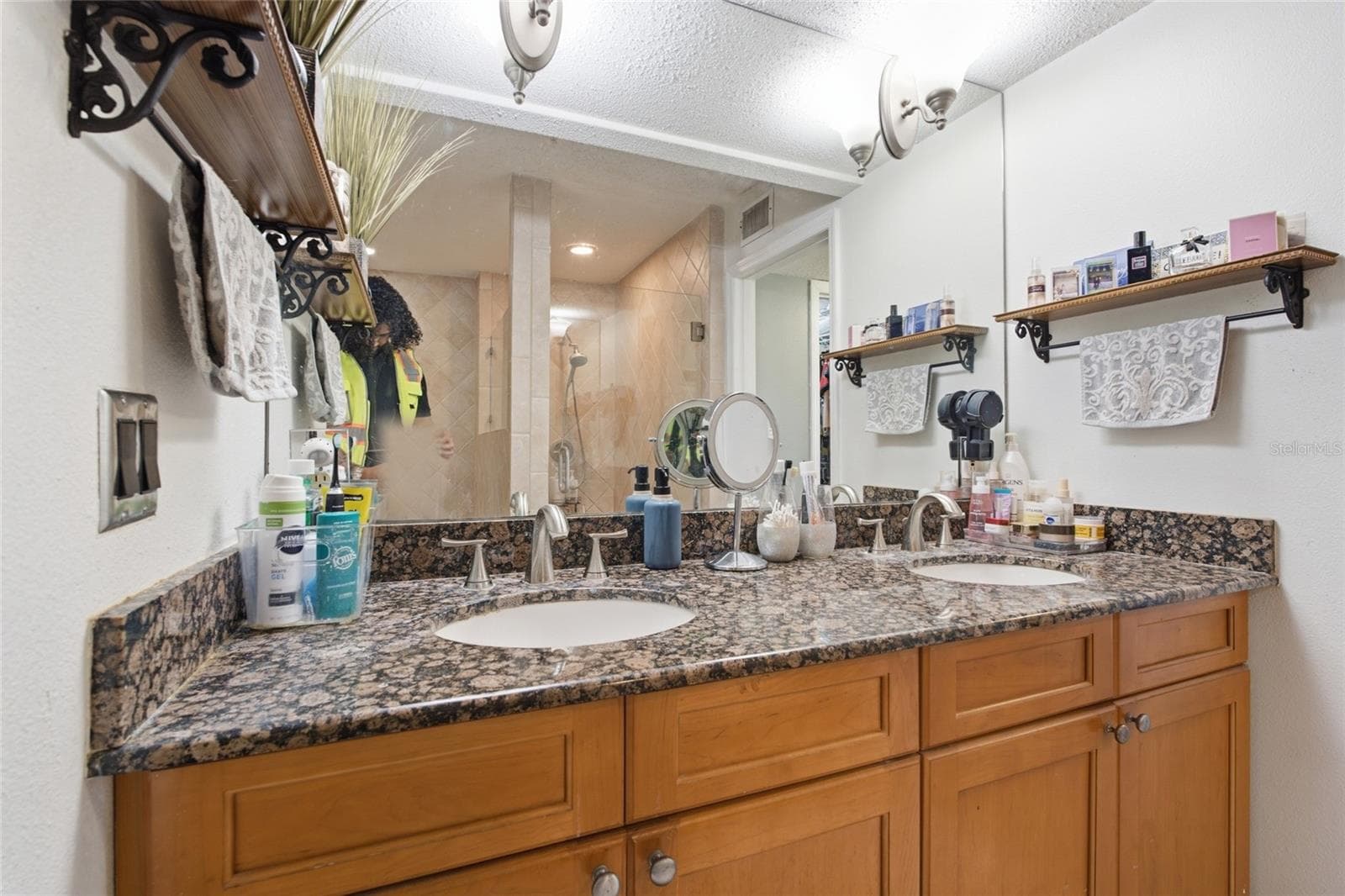 Primary ensuite - 2nd floor - 2400 FEATHER SOUND DR #313, CLEARWATER