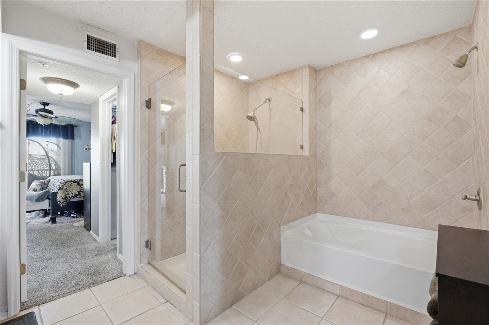 Primary ensuite - 2nd floor - 2400 FEATHER SOUND DR #313, CLEARWATER
