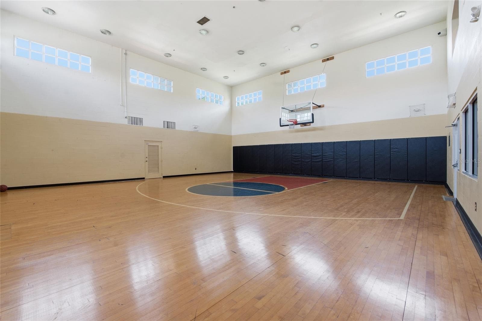 Resort indoor basketball half court - 2400 FEATHER SOUND DR #313, CLEARWATER