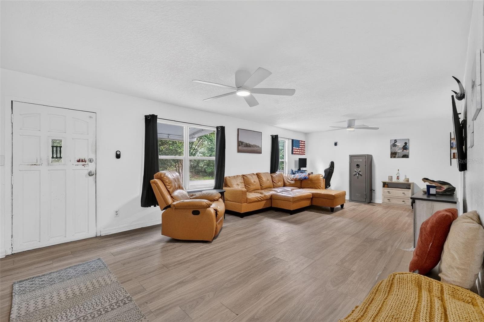 Manufactured Home at 32439 HIGHLAND LAKES RD, DELAND, photo 7 of 34