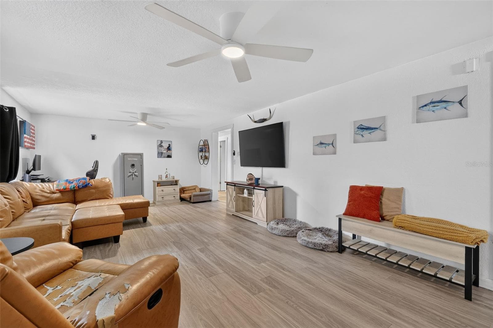 Manufactured Home at 32439 HIGHLAND LAKES RD, DELAND, photo 9 of 34
