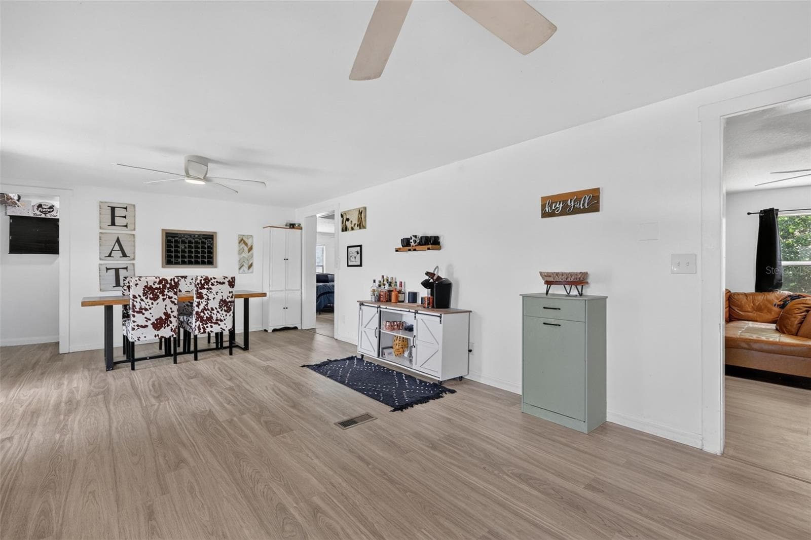 Manufactured Home at 32439 HIGHLAND LAKES RD, DELAND, photo 11 of 34