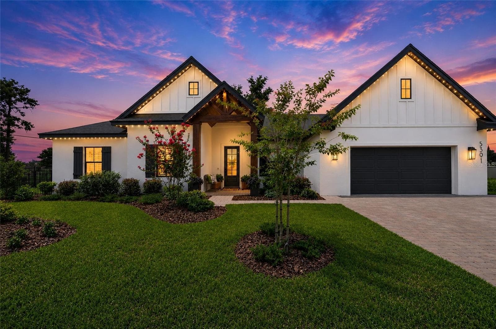 Permant Gemstone Exterior lighting on the entire perimeter - 5391 CLUBHOUSE HILLS LN, LAKELAND