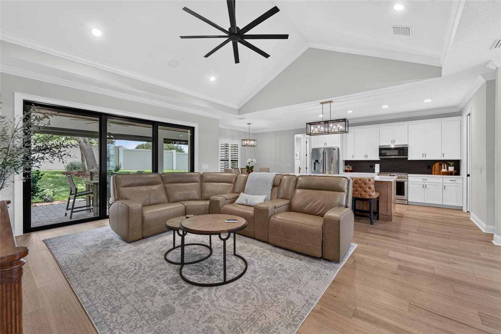 Pocket Sliding Glass Doors - 5391 CLUBHOUSE HILLS LN, LAKELAND