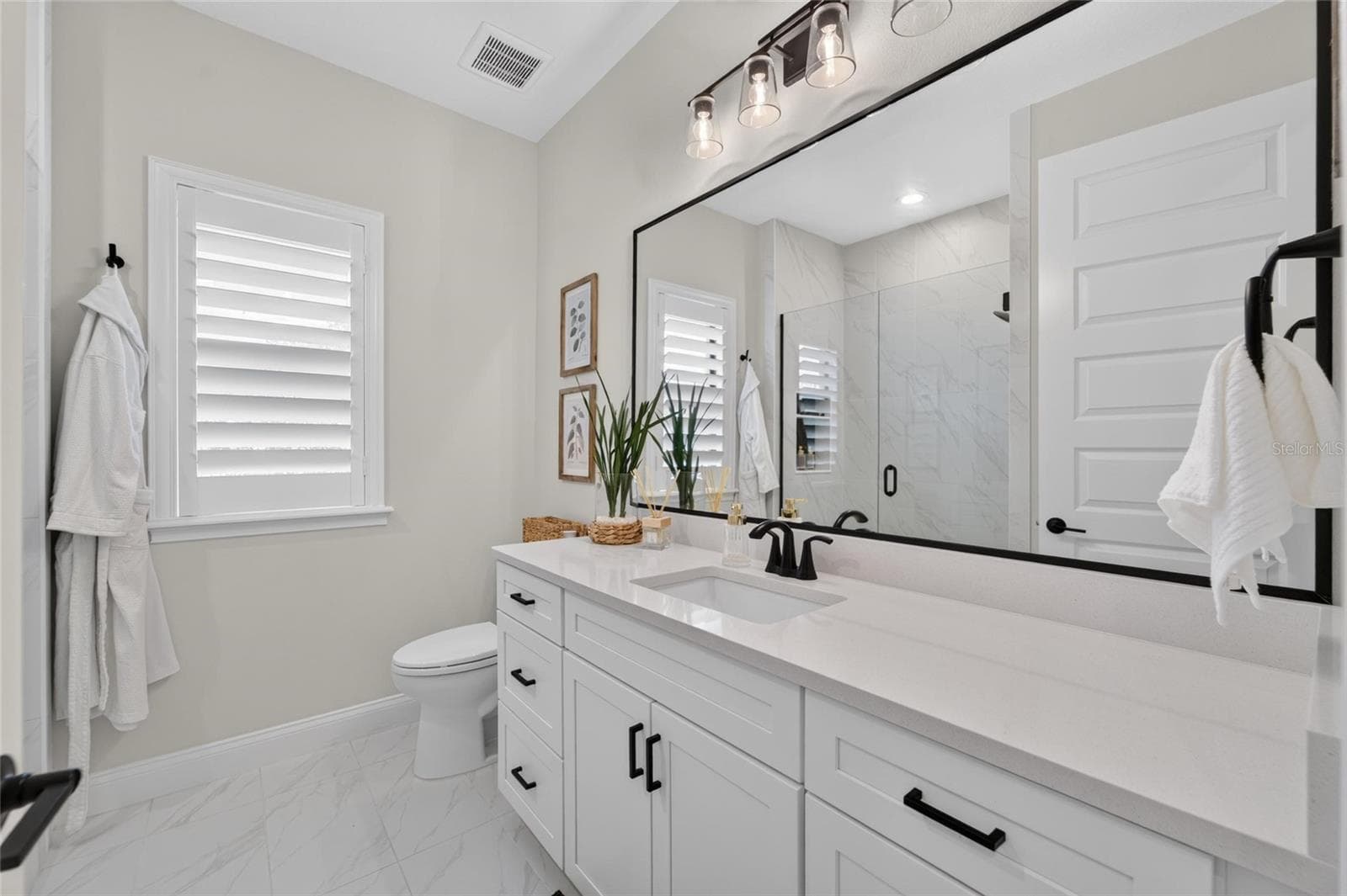 Guest Bathroom - 5391 CLUBHOUSE HILLS LN, LAKELAND