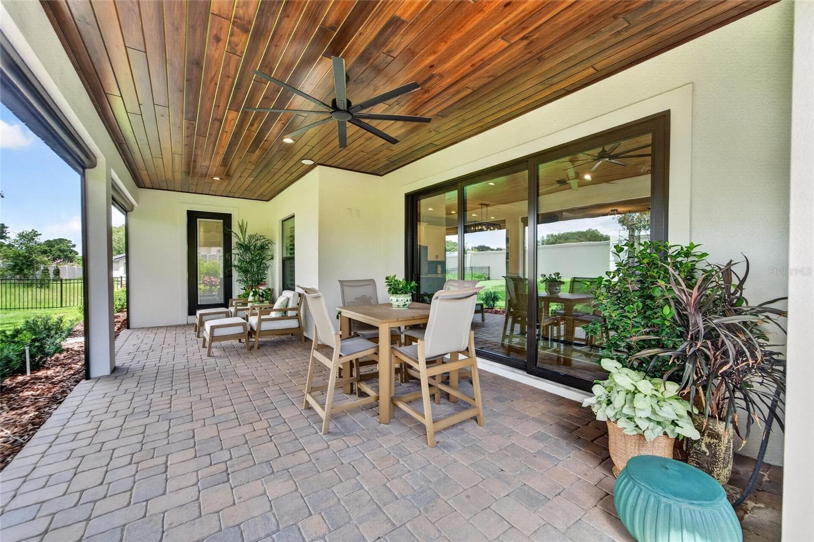 tongue and groove wood ceiling - 5391 CLUBHOUSE HILLS LN, LAKELAND