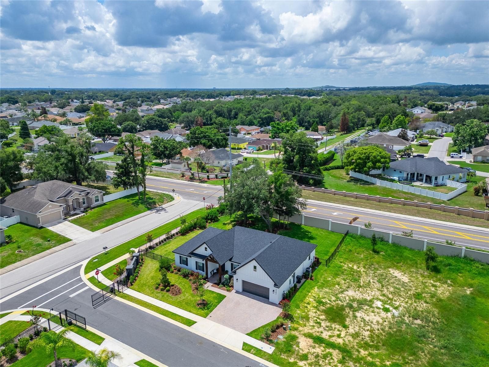 Single Family Residence at 5391 CLUBHOUSE HILLS LN, LAKELAND, photo 68 of 79