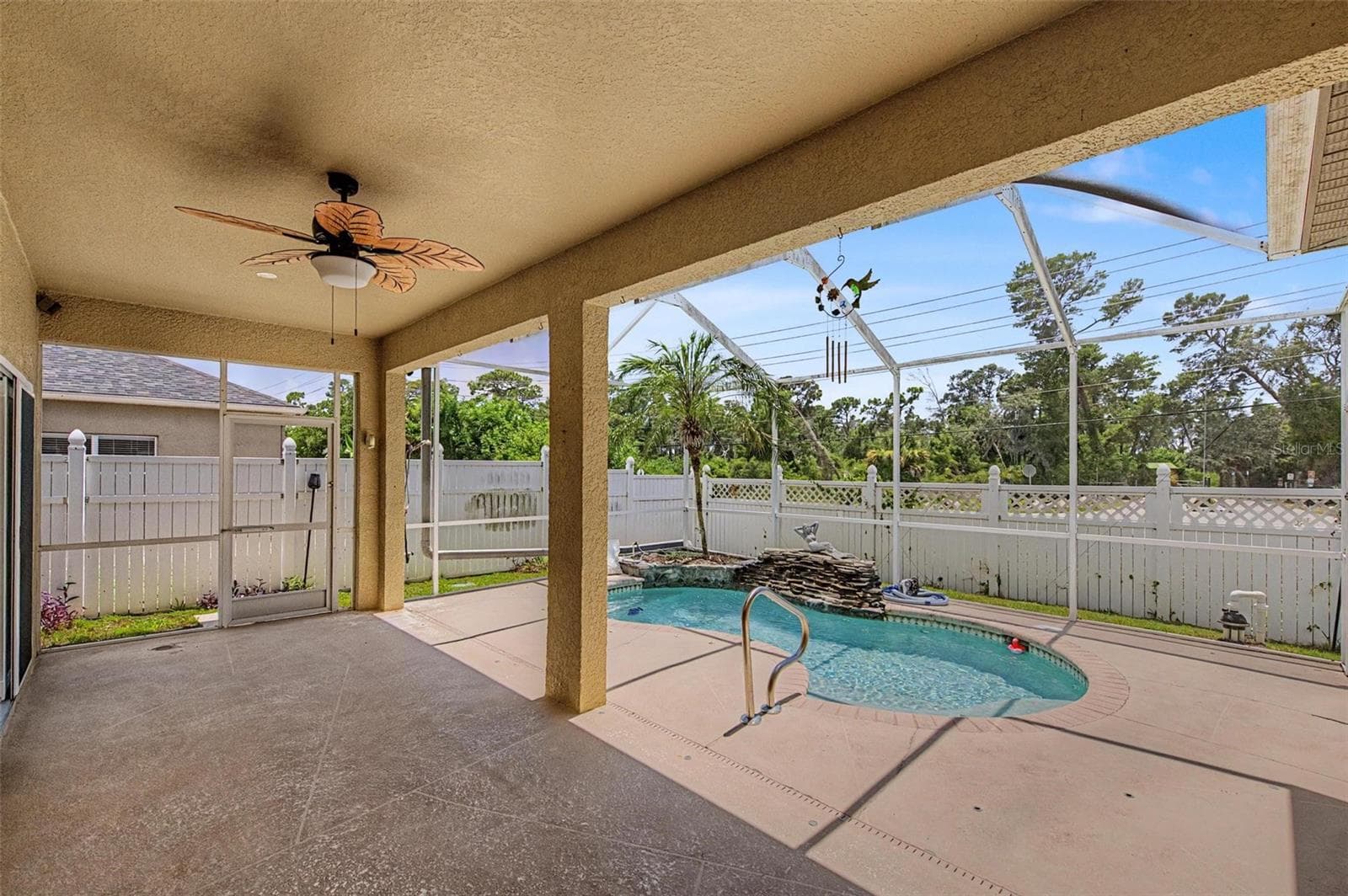 Single Family Residence at 2811 RAVENDALE LN, HOLIDAY, photo 28 of 35