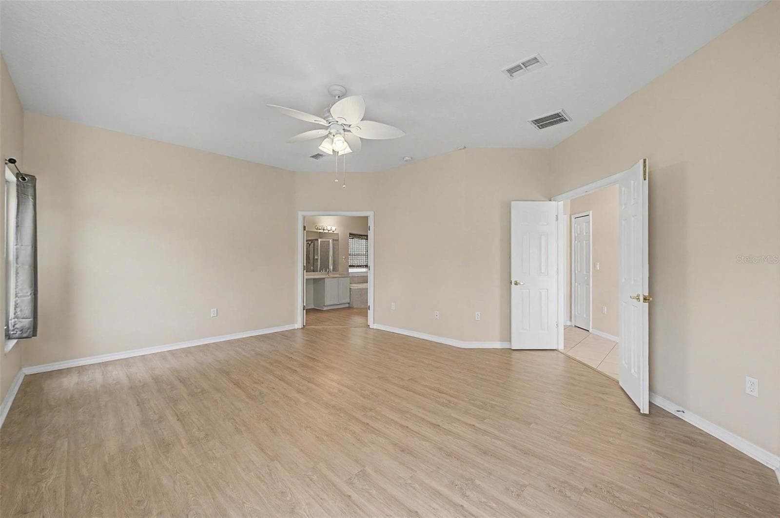 Single Family Residence at 2811 RAVENDALE LN, HOLIDAY, photo 17 of 35