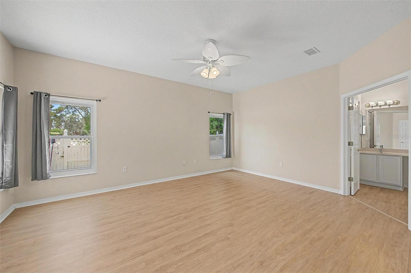 Single Family Residence at 2811 RAVENDALE LN, HOLIDAY, photo 18 of 35