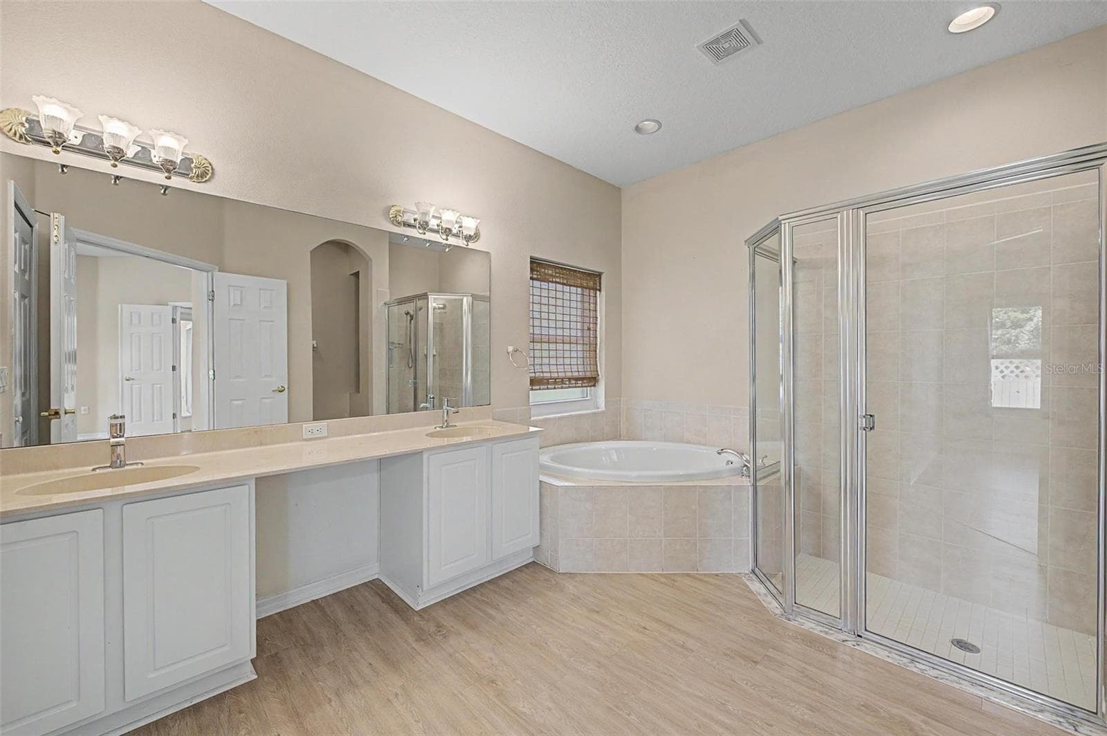 primary bathroom - 2811 RAVENDALE LN, HOLIDAY
