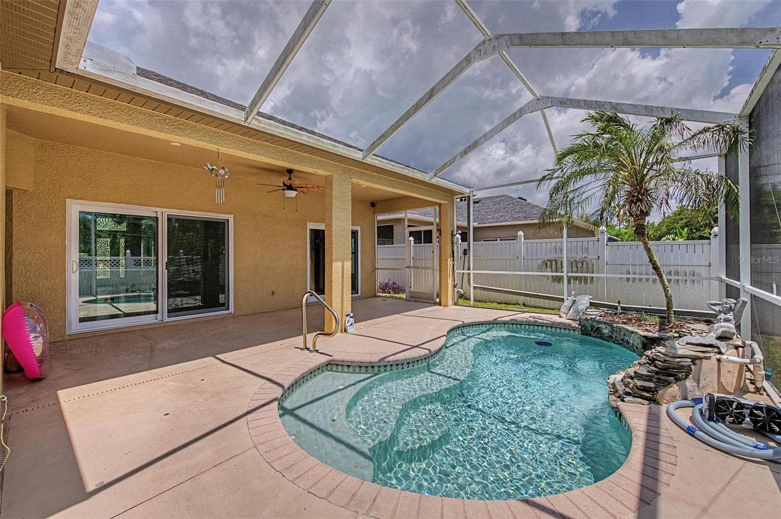 Single Family Residence at 2811 RAVENDALE LN, HOLIDAY, photo 21 of 35