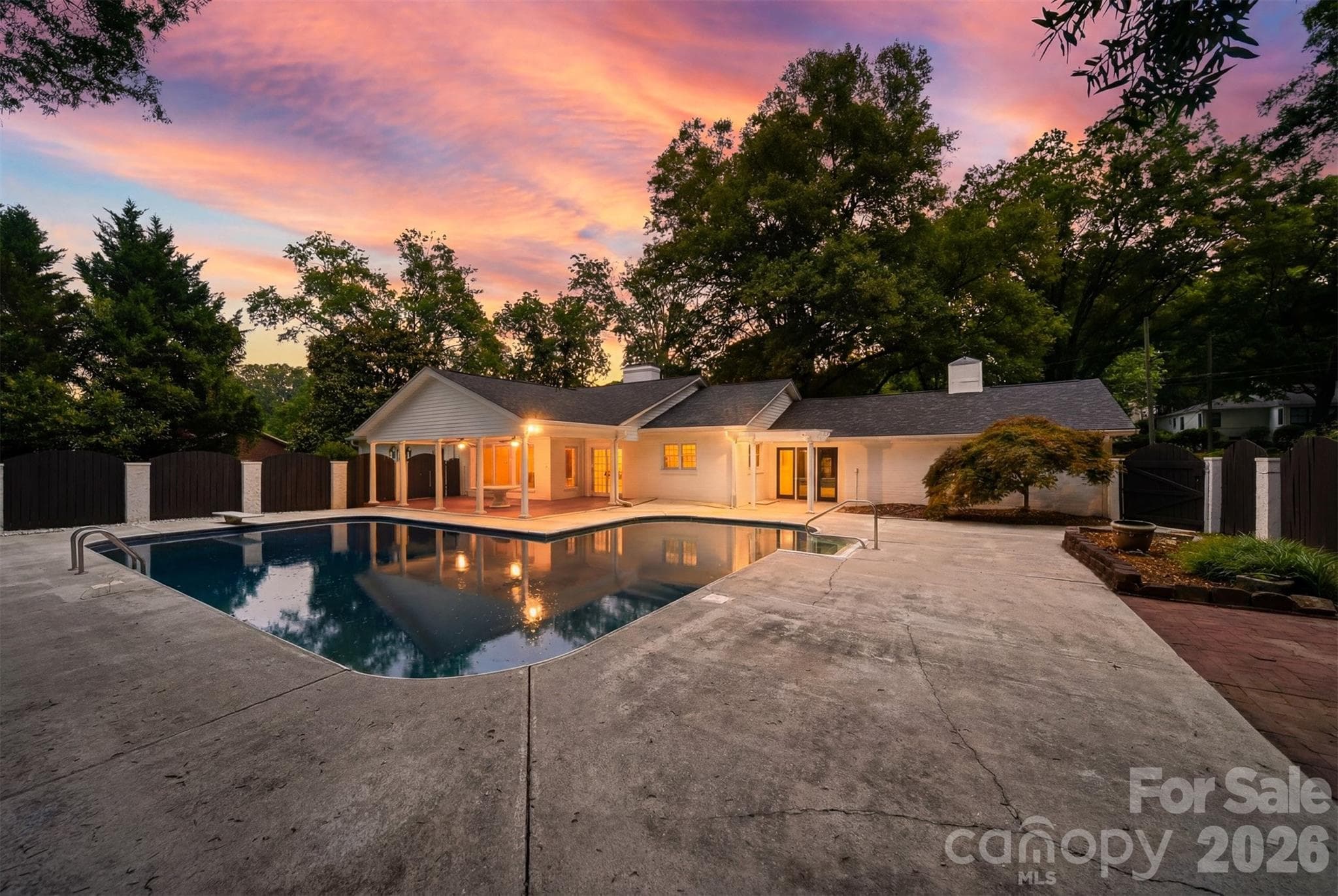 Spacious Pool! - Hickory