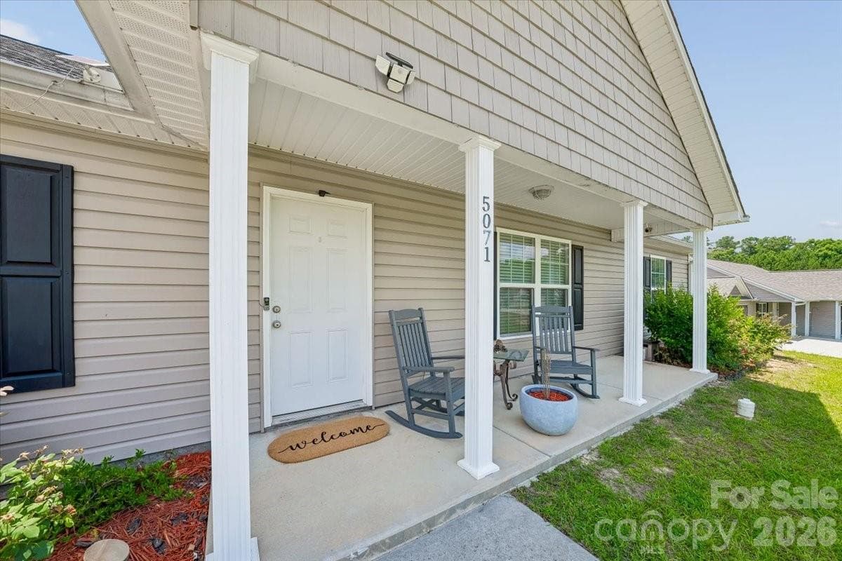Single Family Residence at 5071 Sedgefield Drive, Lancaster, photo 4 of 24