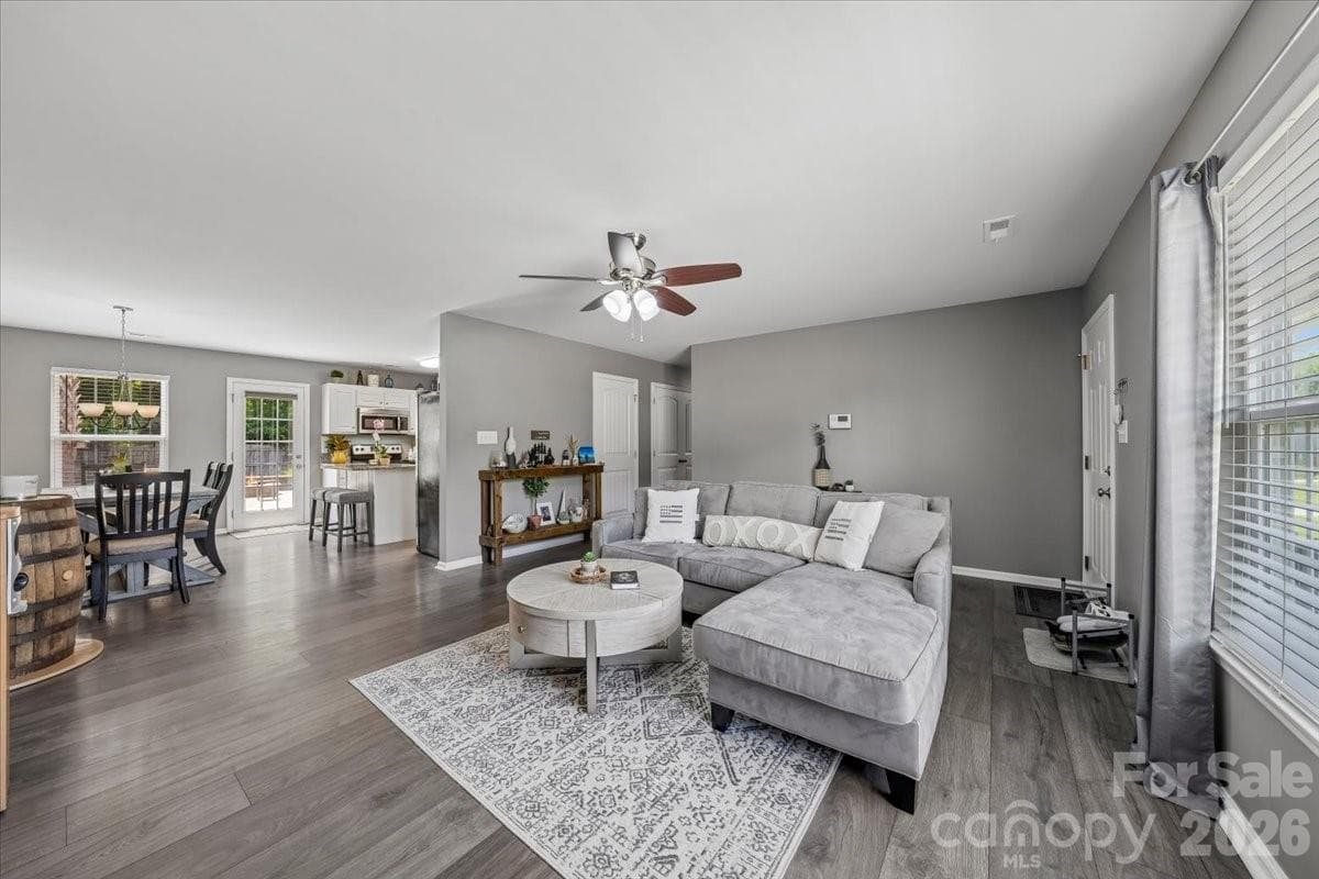 Single Family Residence at 5071 Sedgefield Drive, Lancaster, photo 6 of 24