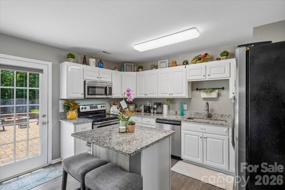 Single Family Residence at 5071 Sedgefield Drive, Lancaster, photo 9 of 24