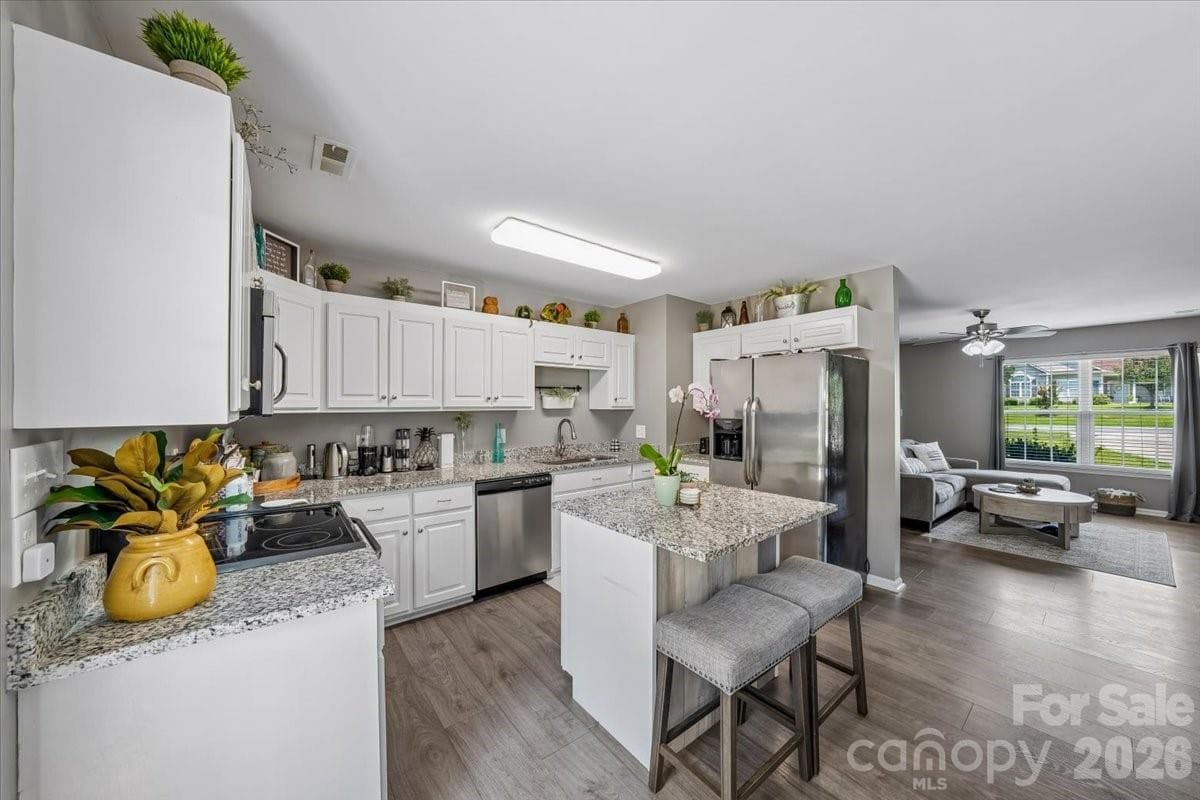 Single Family Residence at 5071 Sedgefield Drive, Lancaster, photo 10 of 24