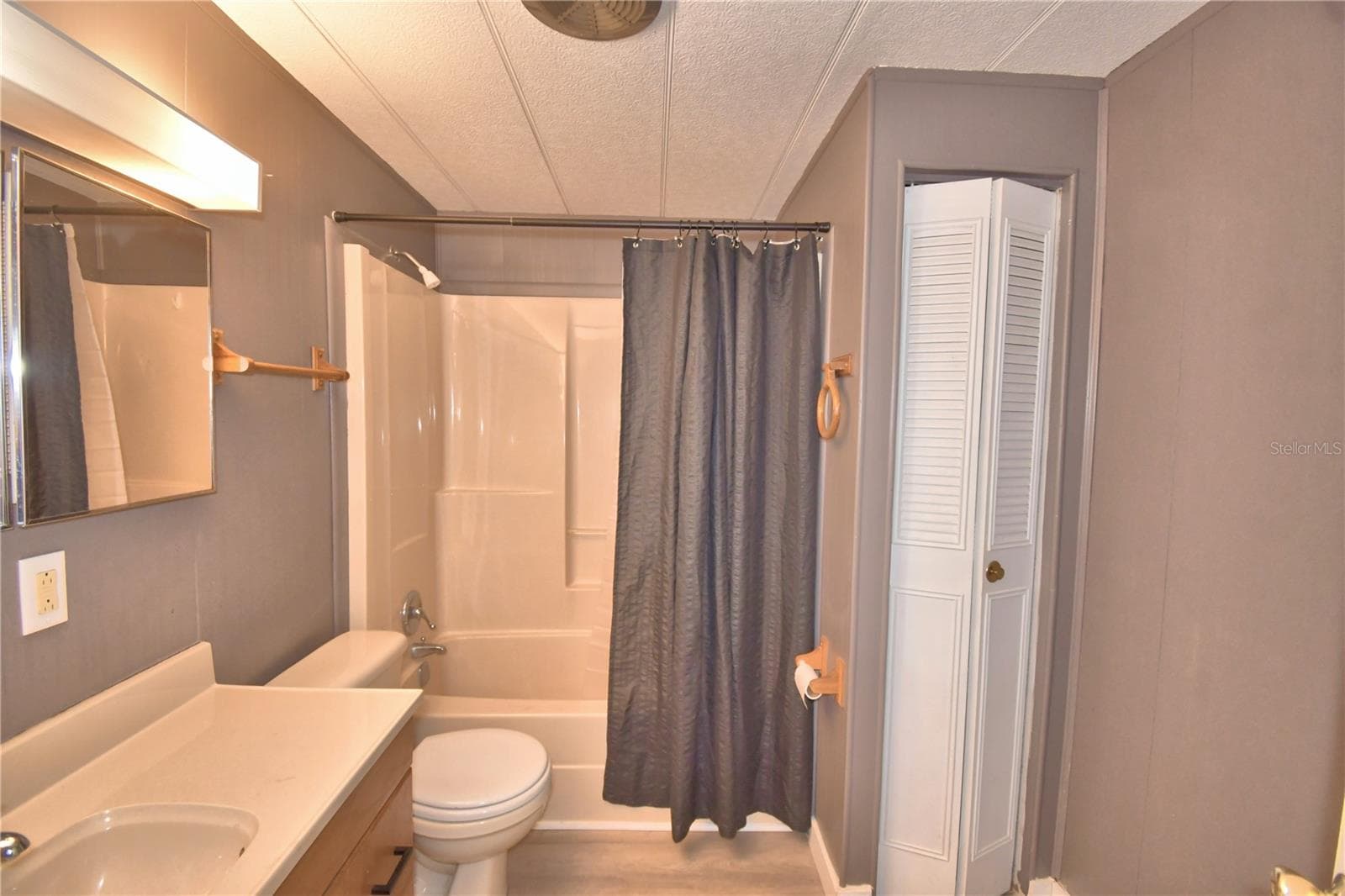 Mobile Home at 111 PARADISE LN, AUBURNDALE, photo 31 of 50