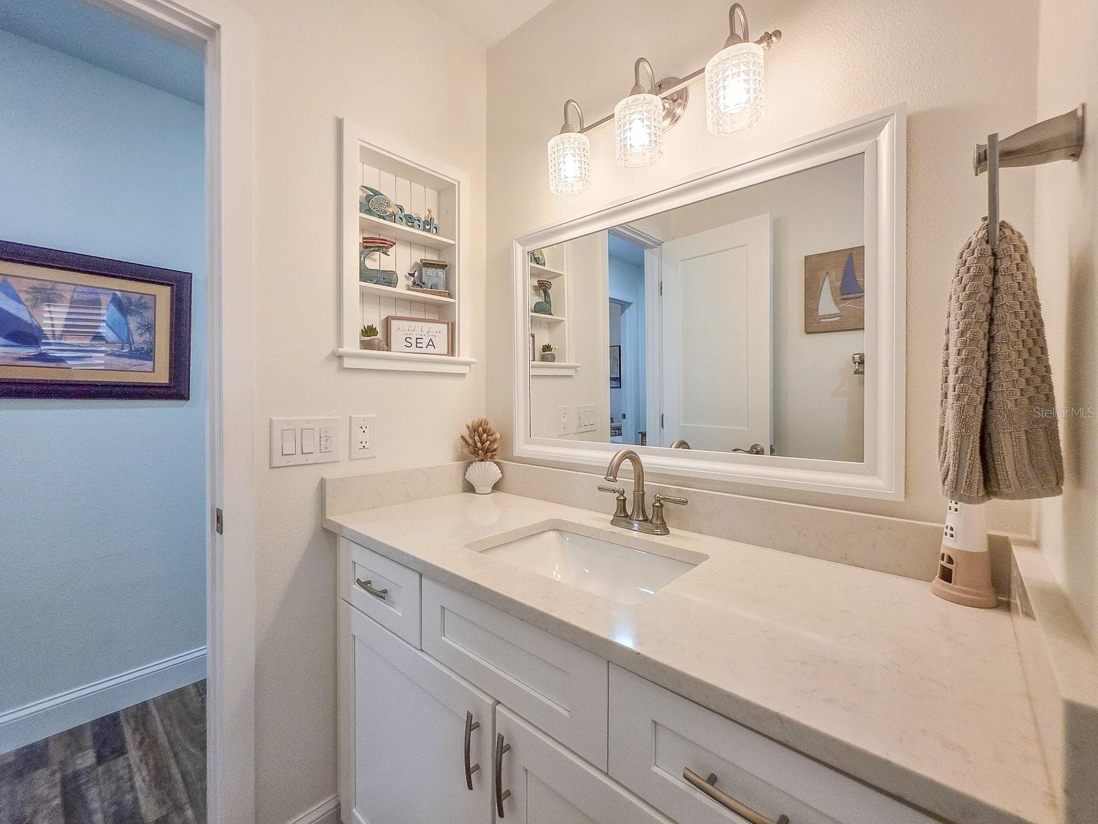 Beautiful quartz counters and built-in coastal curio shelf - 100 SEA PINES CIR, DAYTONA BEACH