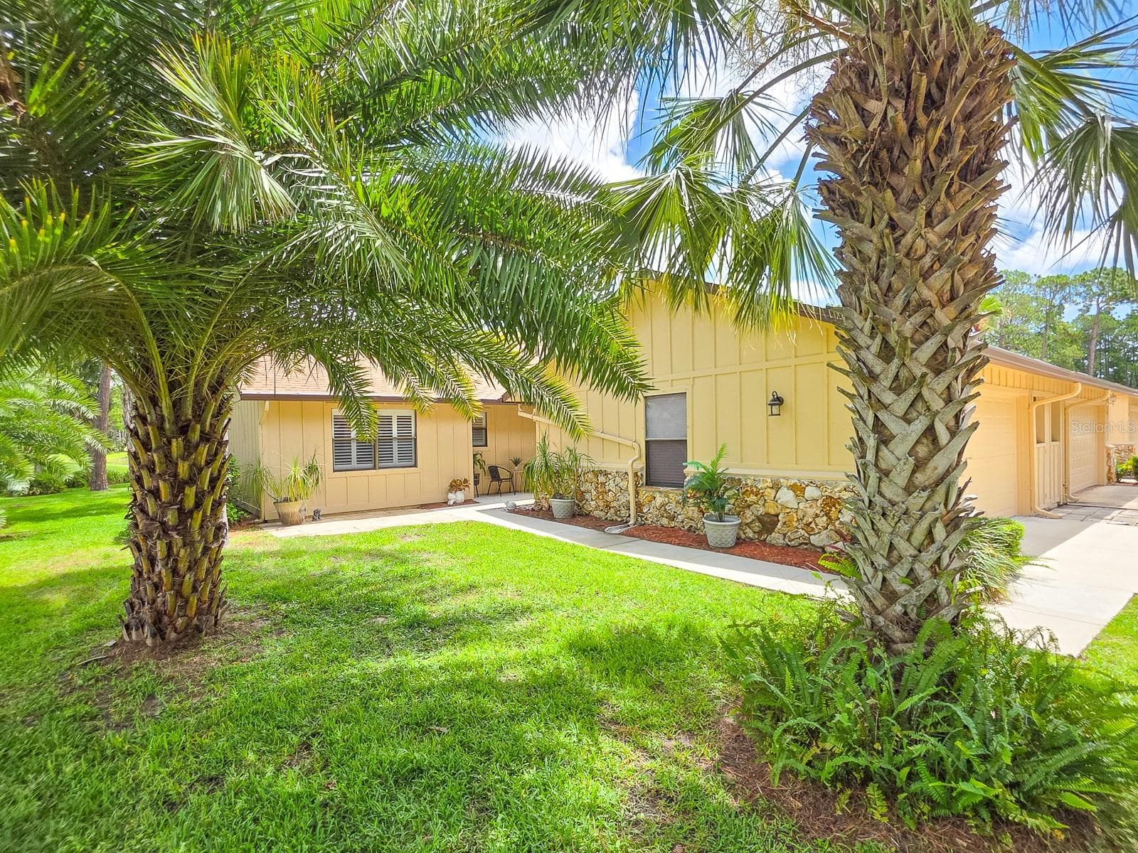 100 Sea Pines Cir, Daytona Beach.... Where easy Florida living meets quiet luxury. - 100 SEA PINES CIR, DAYTONA BEACH