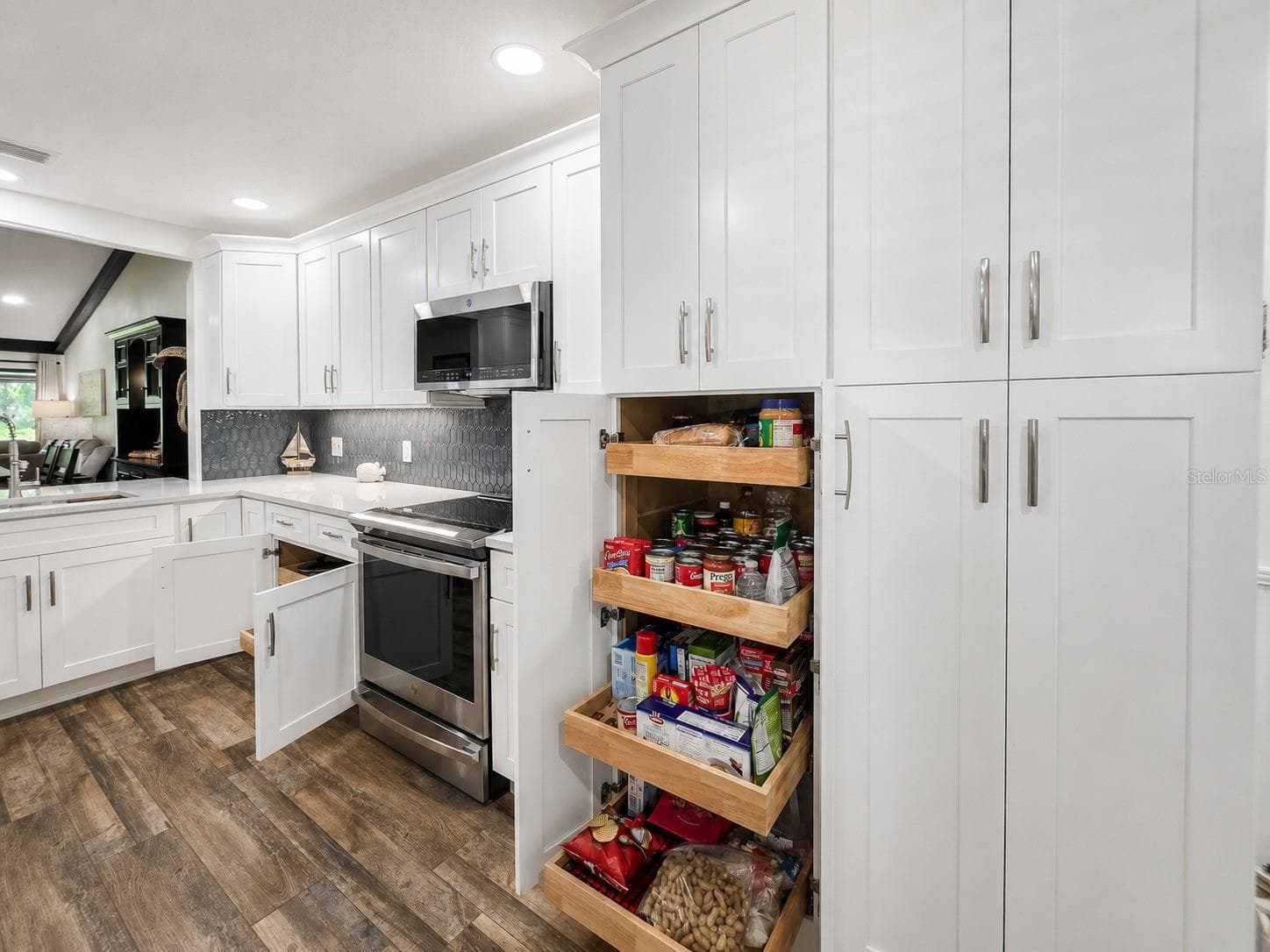 Custom pullout drawers for ultimate convenience. - 100 SEA PINES CIR, DAYTONA BEACH