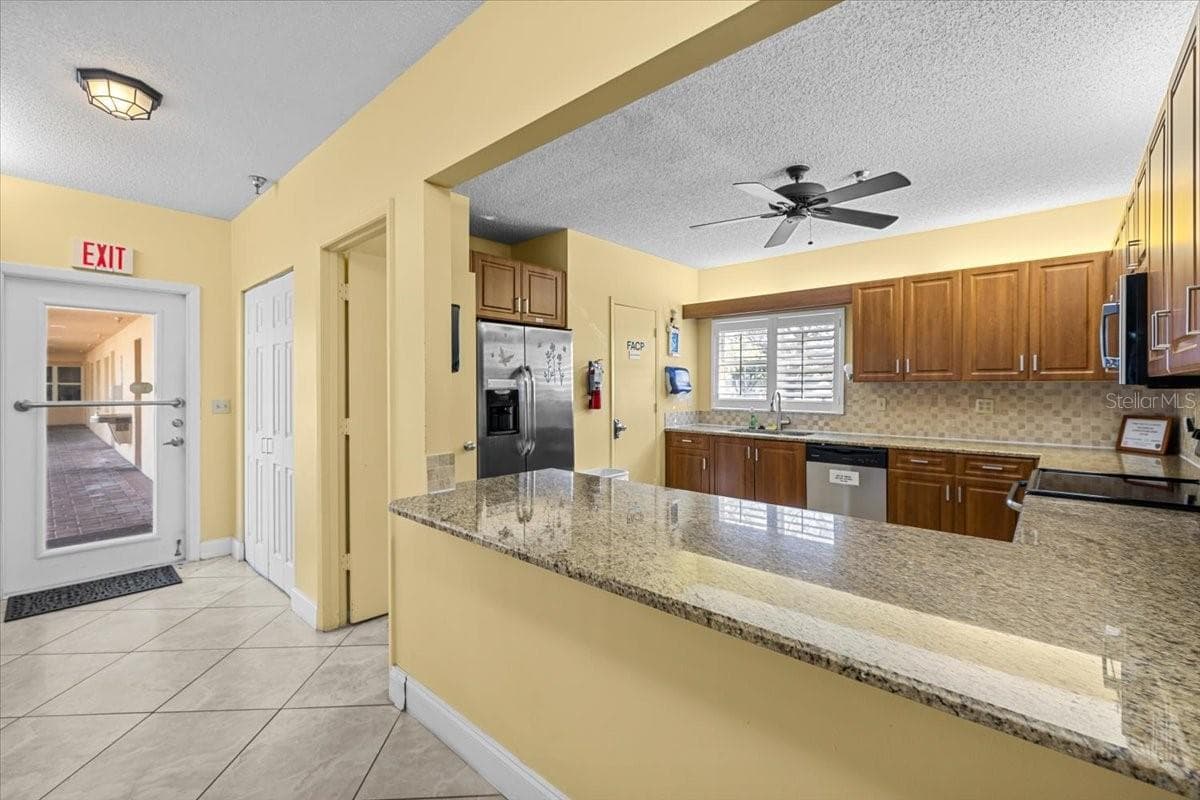 Clubhouse Kitchen - 4460 FAIRWAYS BLVD #407, BRADENTON