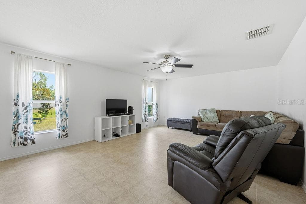 Single Family Residence at 11018 RUNNING PINE DR, RIVERVIEW, photo 9 of 36