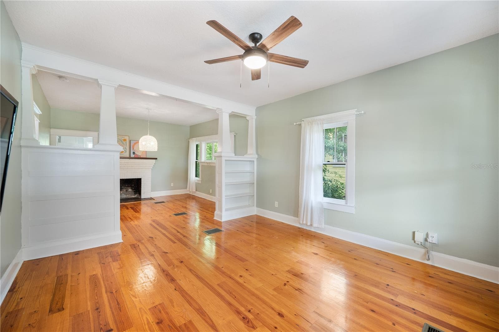 Single Family Residence at 817 E LIME ST, LAKELAND, photo 8 of 45