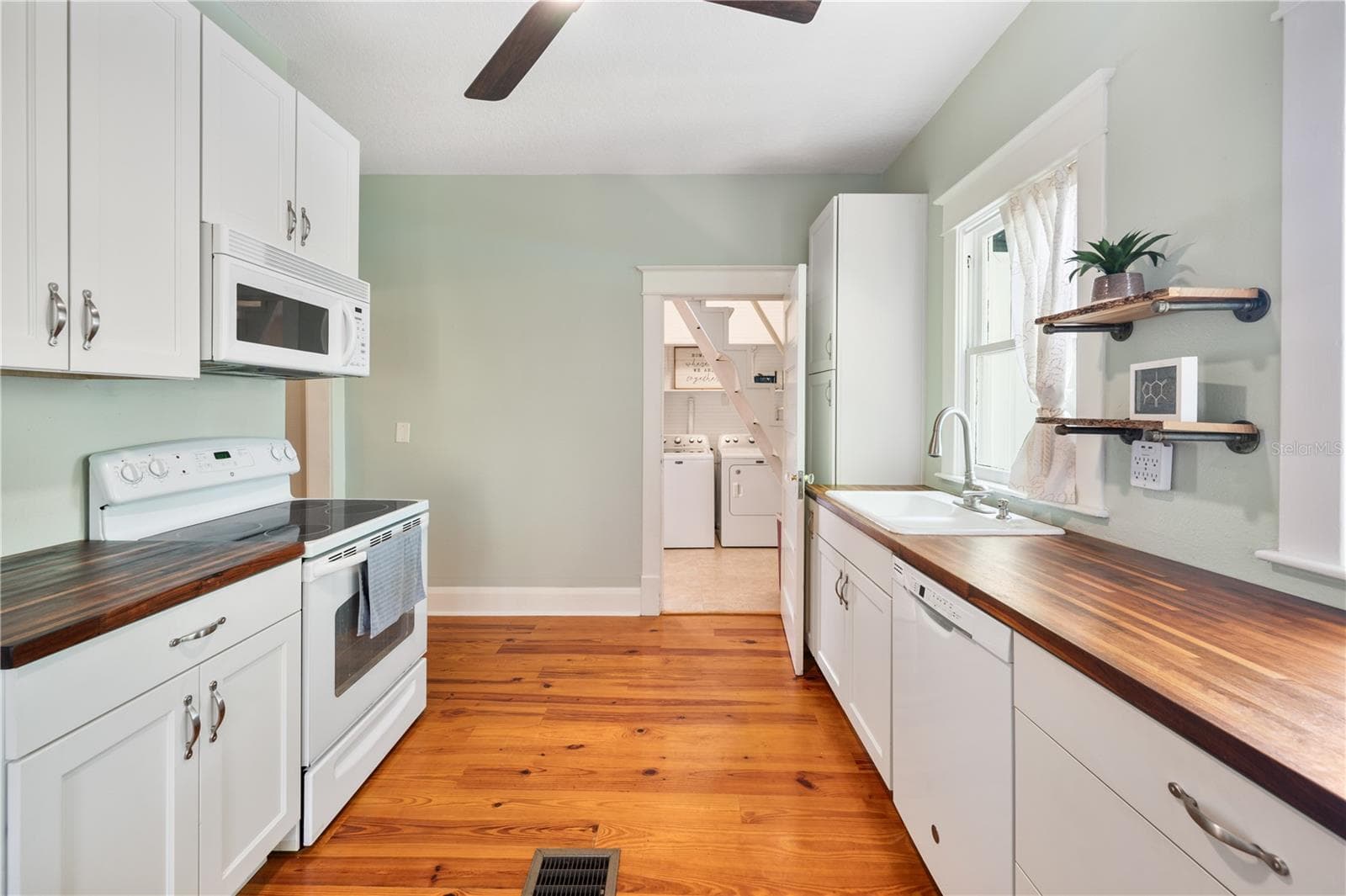 Single Family Residence at 817 E LIME ST, LAKELAND, photo 13 of 45