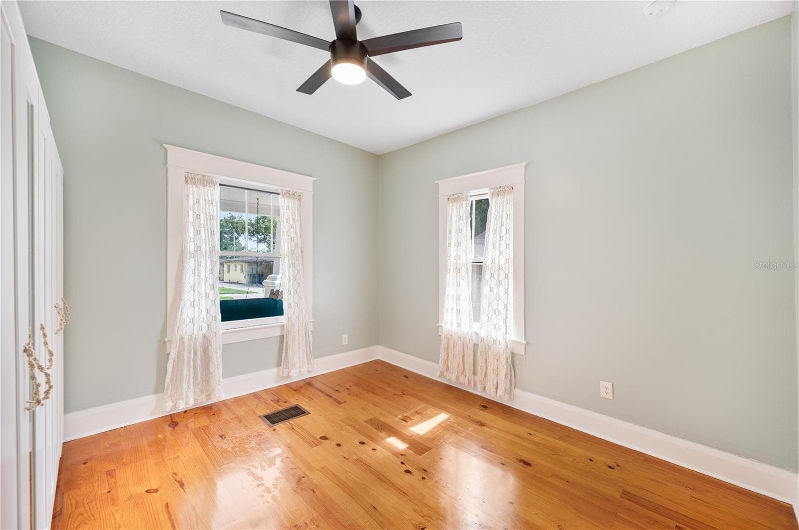 Single Family Residence at 817 E LIME ST, LAKELAND, photo 15 of 45