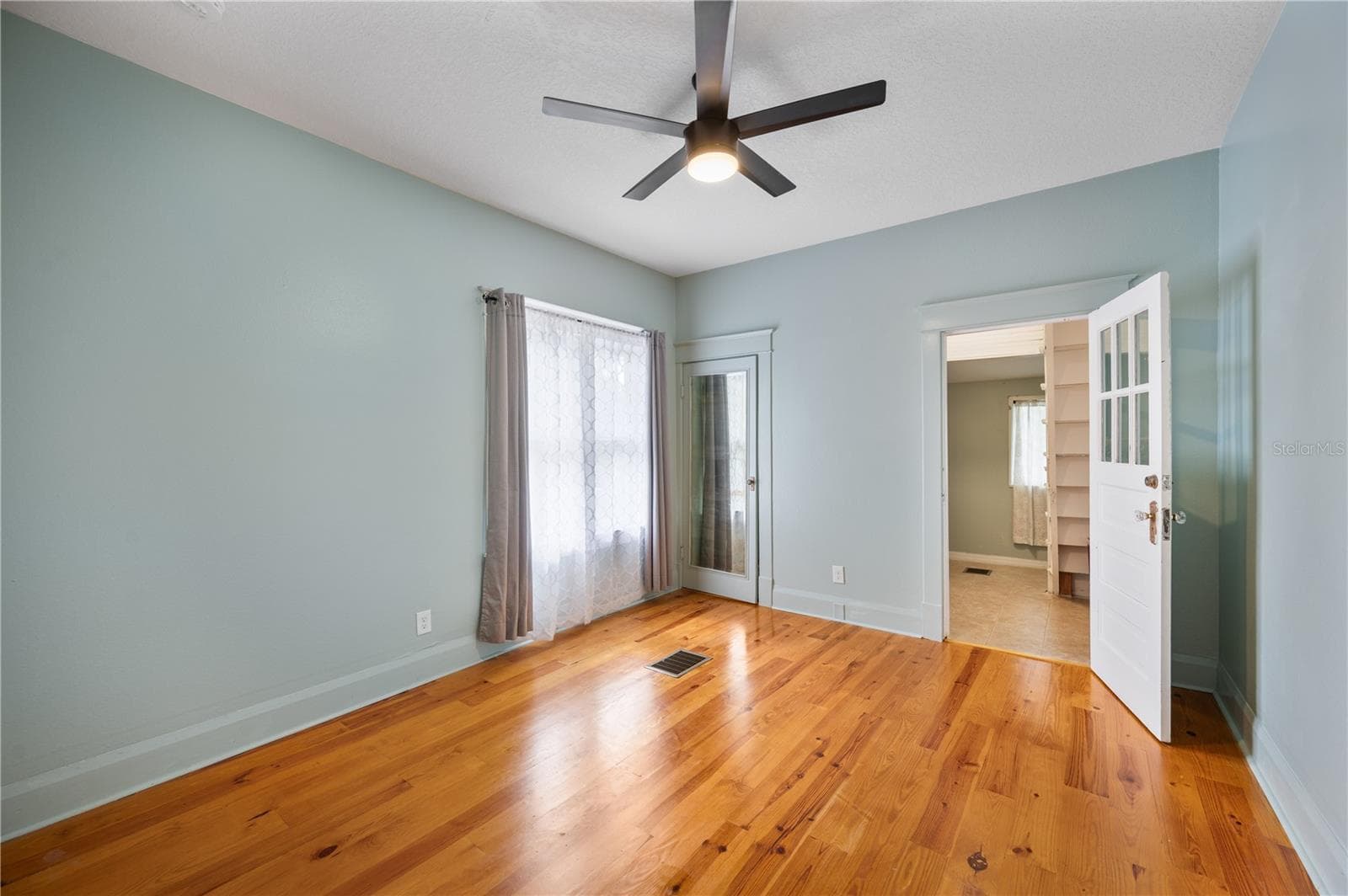 Single Family Residence at 817 E LIME ST, LAKELAND, photo 19 of 45