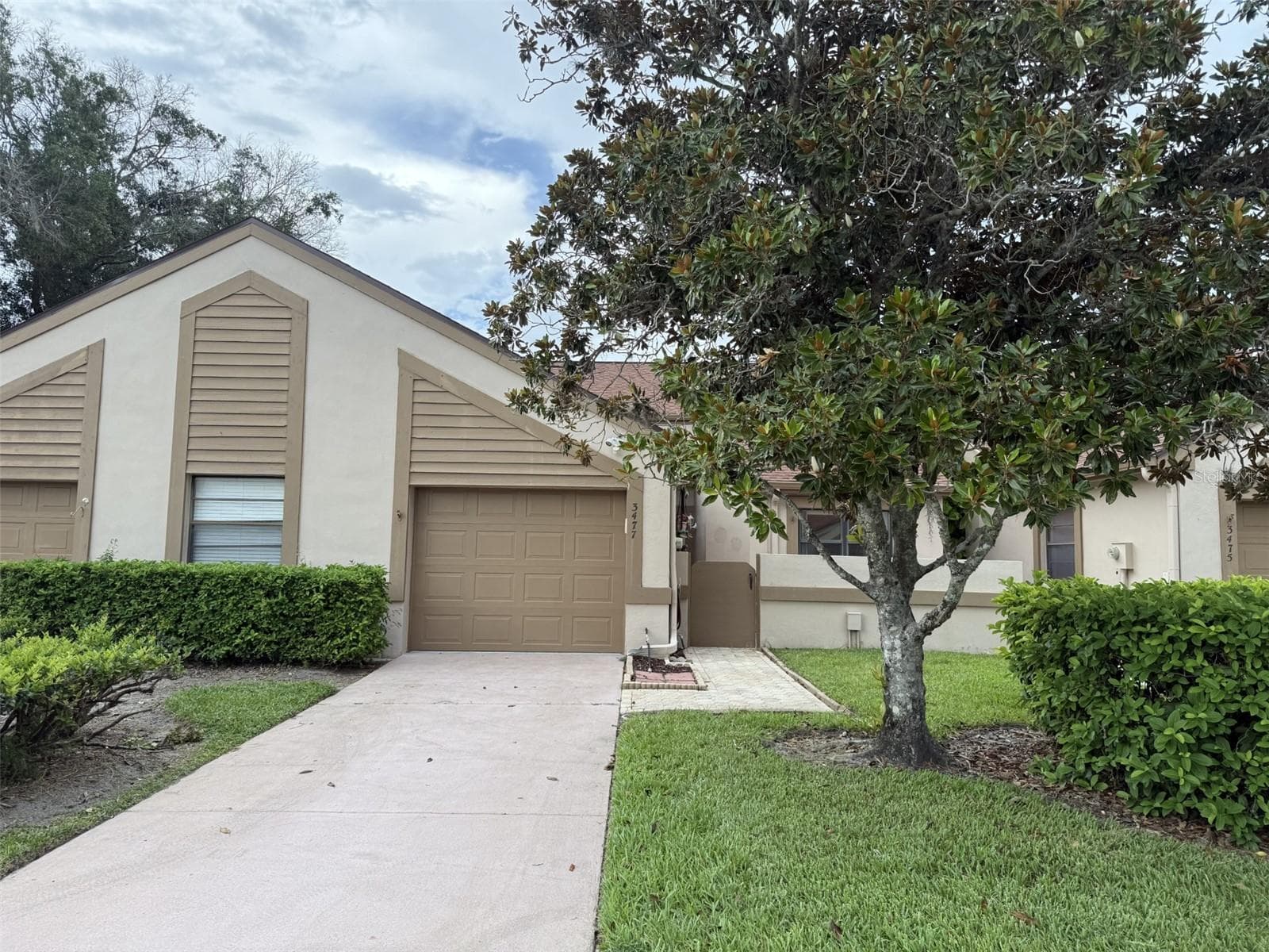 3477 HILLMOOR DR