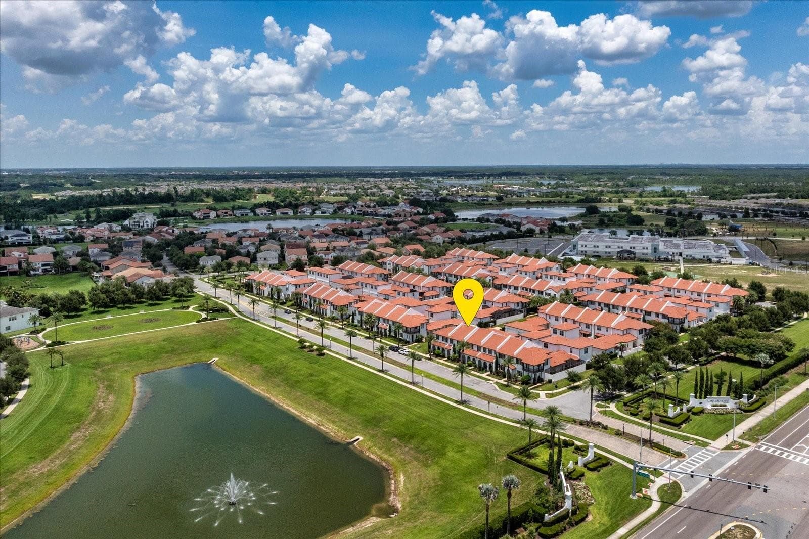 Townhouse at 8937 LAKESHORE POINTE DR, WINTER GARDEN, photo 2 of 39