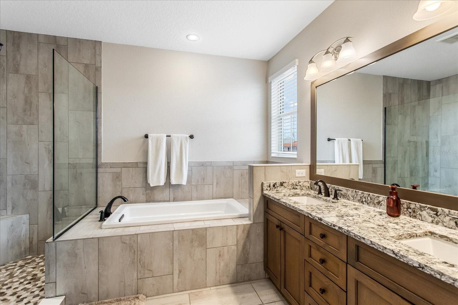 Townhouse at 8937 LAKESHORE POINTE DR, WINTER GARDEN, photo 23 of 39